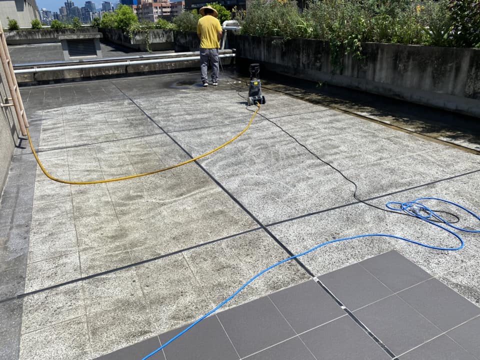 台北南港地板高壓清洗、底漆塗膜、頂樓隔熱